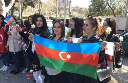  Tələbə qızlardan əsgərlərə məktub:  “Xəyalımızda qurduğumuz gələcək ər SİZSİNİZ” 