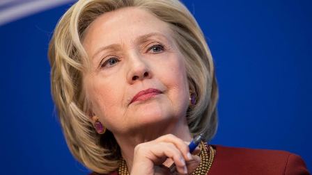  Rəqibi Hillarini fahişə adlandırmağı qadağan etdi