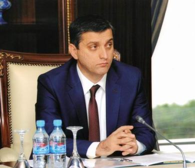 Palata sədri dövlət qurumlarındakı qanunsuzluqlardan DANIŞDI