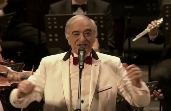 Azərbaycanlı səfir 14 yaşlı oğlu ilə bir səhnədə - VİDEO