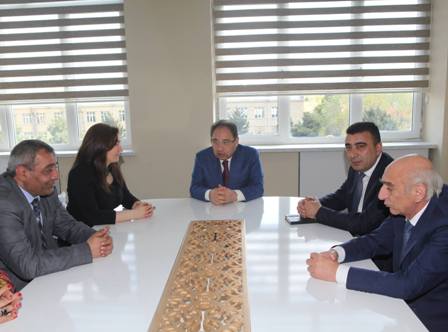 Abel Məhərrəmov BDU radionun ilk sınaq yayımını dinləyib