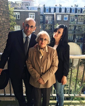 Leyla və Arif Yunuslar qızları ilə bir arada - FOTO