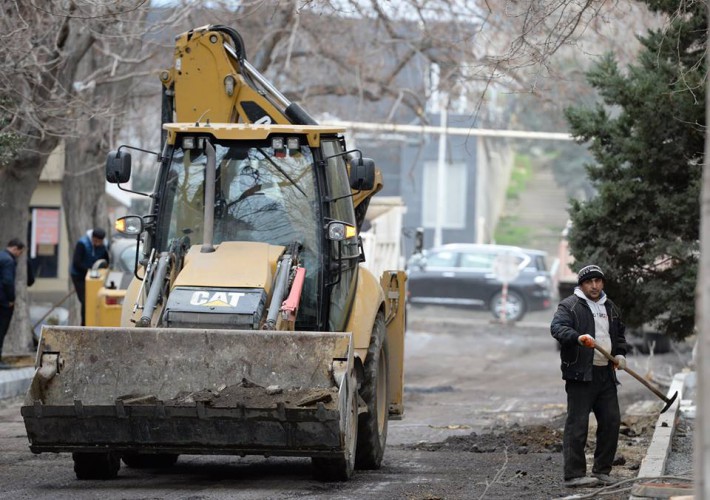 Şeyx Şamil küçəsindən ŞİKAYƏT: Pilləkənlərimizi söküblər