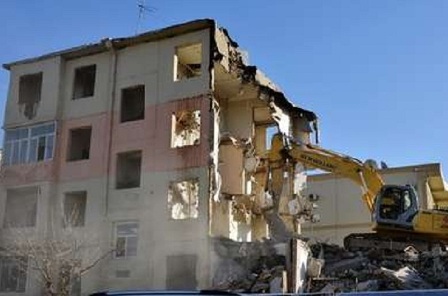 Paytaxtda istismara yararsız binalar söküləcək-Video