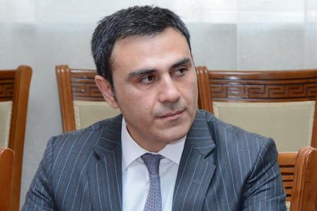 Rektor yeni dekanı təqdim etdi