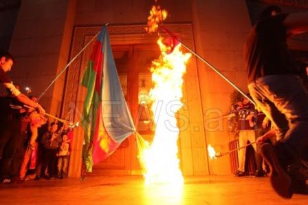 &nbsp;  Yerevanda Azərbaycan və T&uuml;rkiyə bayrağı yandırıldı- Foto