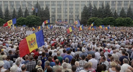   Moldovada aksiyaçılar hökumət binasını mühasirəyə alıb 