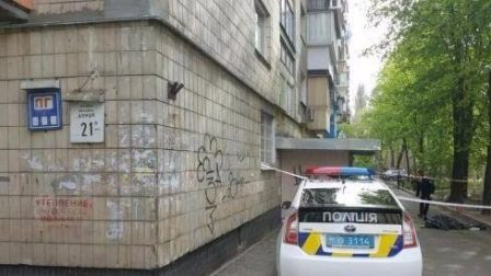  Politoloq özünü öldürdü 