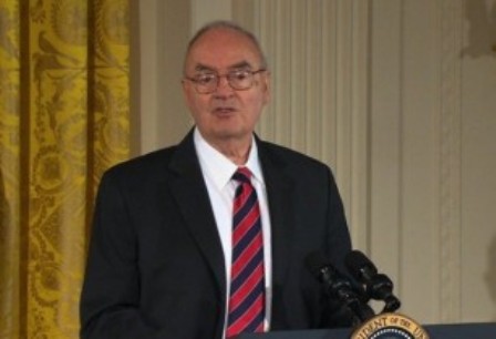 Arvadı ölən keçmiş senator kişi ilə evlənir