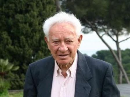   Yazıçı hovuzda boğulub