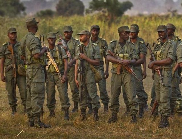 11 nəfəri güllələyən əsgər axtarışa verildi