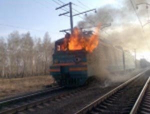 “Azərdəmiryol”un elektrovozu yandı