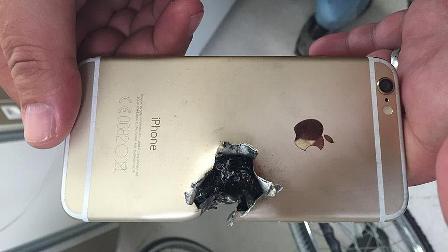 Telefon giziri ölümdən qurtardı - FOTO