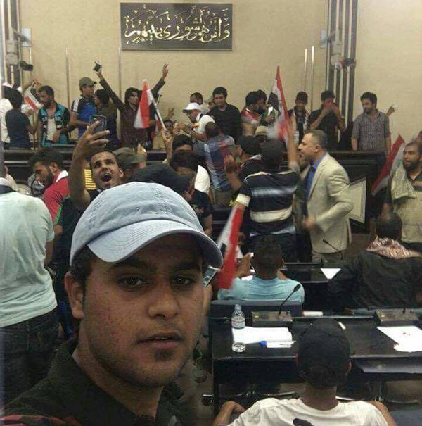 Şiələr İraq parlamentini ələ keçirdi - deputalar girov götürülüb