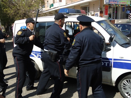 Hədə-qorxu ilə 15 min manat alan “polislər” tutuldu