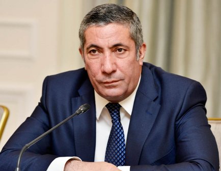 “Qapısına açar vurub gözləyir ki...”