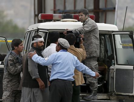 Avtobus yanacaq daşıyan maşınla toqquşub: 50 nəfər ölüb