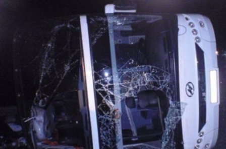 Tələbələri daşıyan avtobus aşdı: 2 &ouml;l&uuml;, 21 yaralı