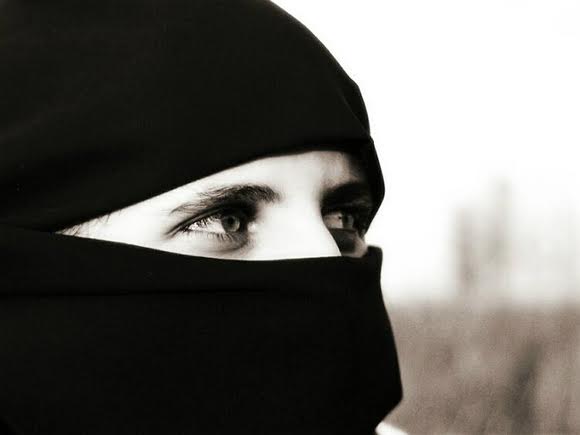 İtaliya polisi İŞİD-ə qoşulmağa gedən qadını saxladı