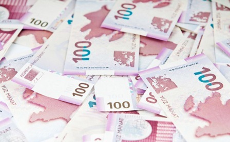 300 tələbəyə 100 manat verildi