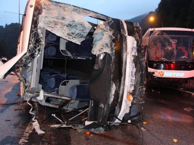 T&uuml;rkiyədə dəhşətli QƏZALAR: 13 &ouml;l&uuml;, 11 yaralı