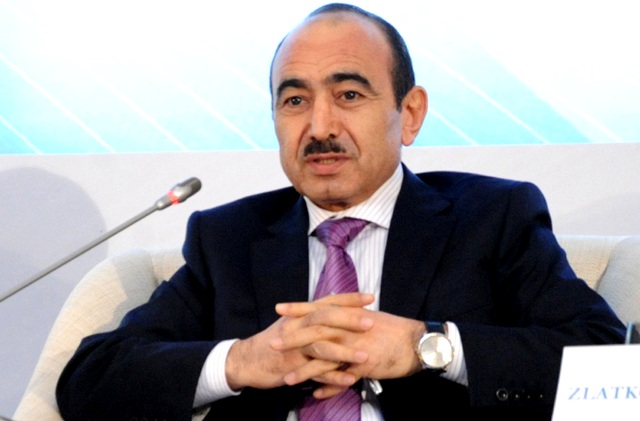 &ldquo;O jurnalist  &ouml;z&uuml;n&uuml; dəlioğlanlığa vurub, haqqında ən azı 15 məhkəmə işi var&rdquo;