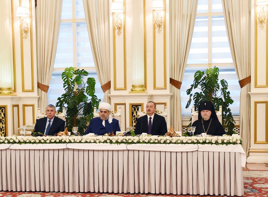 Prezident iftar mərasimində iştirak edib
