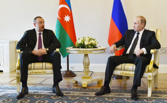 Əliyev Putinlə görüşdə Ermənistana mesaj verdi  