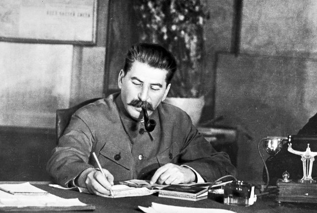 İosif Stalin - Hitlerin başladığı müharibəyə son qoyan ŞƏXSİYYƏT