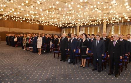 40 yaşlı universitet - FOTOLAR