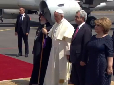 Roma papası Ermənistandadır - FOTO