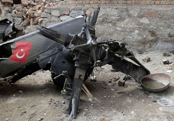 T&uuml;rkiyədə hərbi helikopter qəzaya uğrayıb: 7 &ouml;l&uuml;, 8 yaralı, Yenilənib