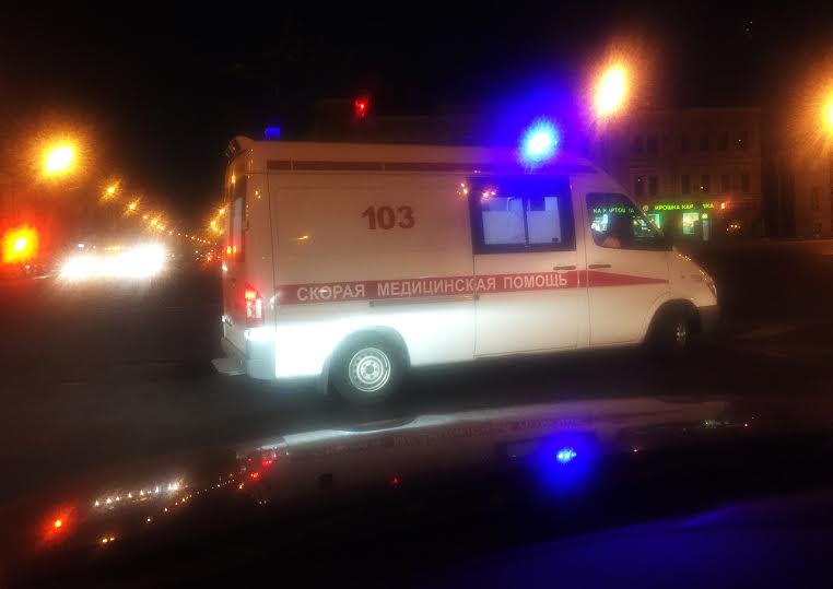 Kişi arvadının iki sevgilisini evdə tutdu: biri pəncərədən yıxıldı