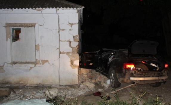Bakıda maşın hasara &ccedil;ırpıldı, s&uuml;r&uuml;c&uuml; &ouml;ld&uuml;