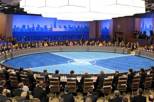 NATO-nun kritik Varşava sammiti işinə BAŞLAYIR