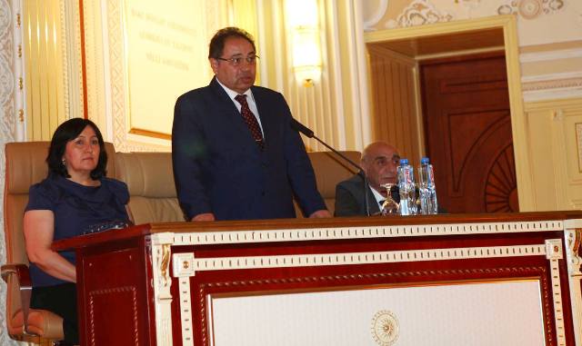 BDU-da Elmi Şura toplandı - m&uuml;əllimlərə fəxri adlar verildi