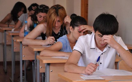 Buraxılış imtahanlarında fərqlənən rayonların adları a&ccedil;ıqlandı