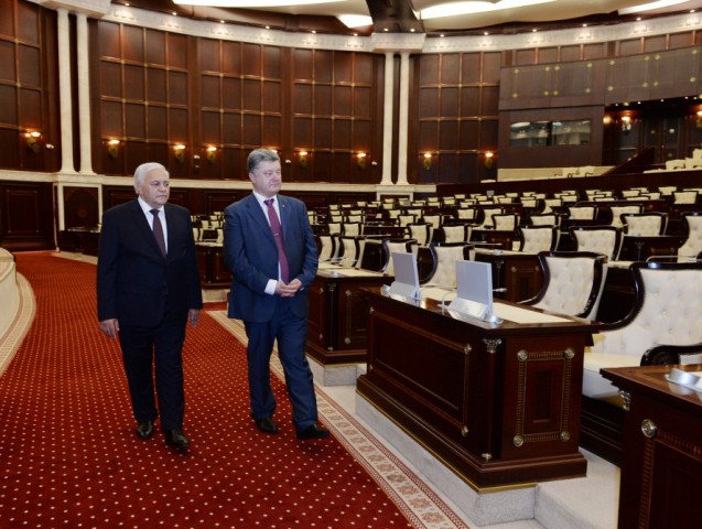 Ukrayna Prezidenti Milli Məclisi gəzdi - FOTOLAR