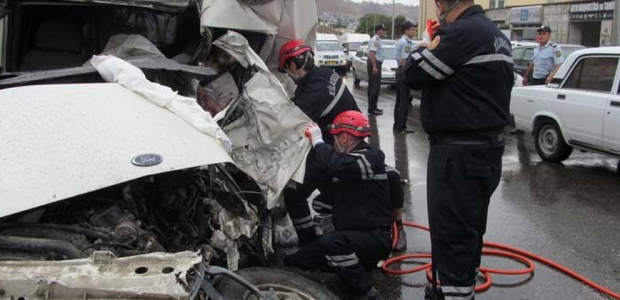 Bakıda avtobus QƏZASI - 21 nəfər xəsarət alıb