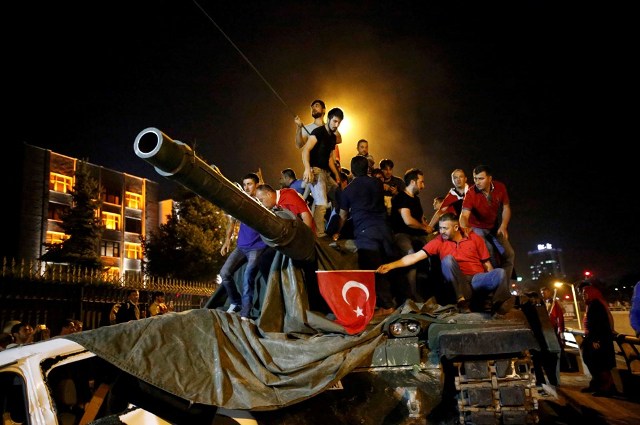 Türkiyədə çevrilişə cəhdlə bağlı hərbçilərin İFADƏLƏRİ: “General vuruldu”