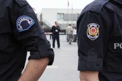 T&uuml;rkiyədə 2 polis &ouml;ld&uuml;r&uuml;l&uuml;b  