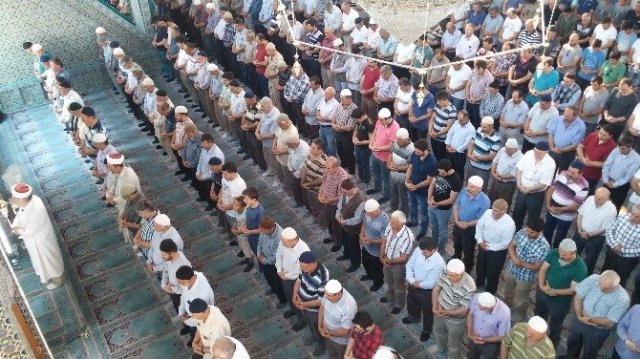 &Ccedil;evrilişə cəhd edən hərb&ccedil;ilərin cənazə namazı qılınmayacaq
