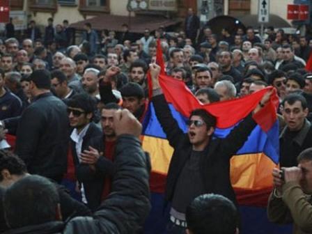 Yerevanda polis ş&ouml;bəsinə h&uuml;cumun qarşısı alınıb