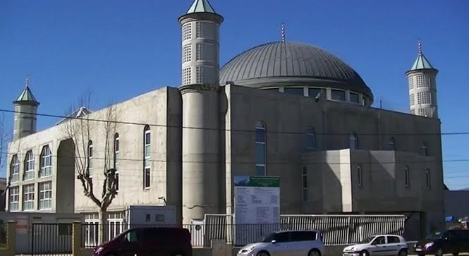 Fransada məscid divarında müsəlmanların ünvanına təhdid