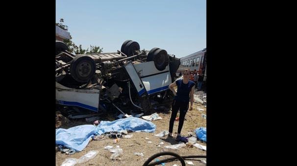 Türkiyədə qatar avtobusla toqquşdu: 6 nəfər öldü