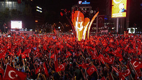 Kölndə Ərdoğana dəstək mitinqinə on minlərlə insan qatılıb