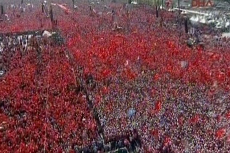 T&uuml;rkiyədə izdihamlı mitinq...
