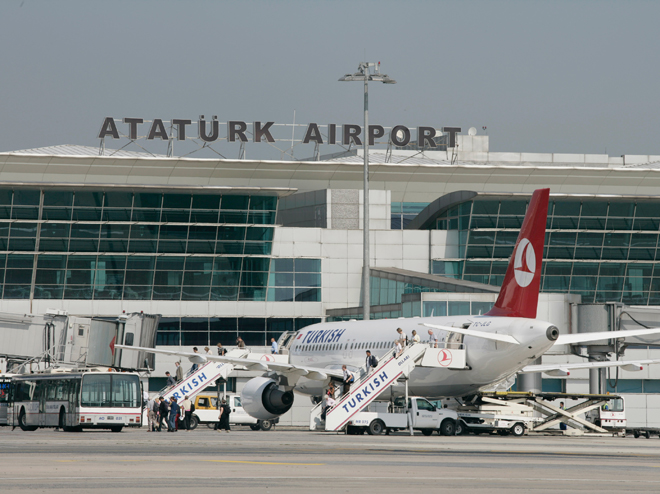  İstanbul aeroportu terror təhlükəsinə görə bağlandı 
