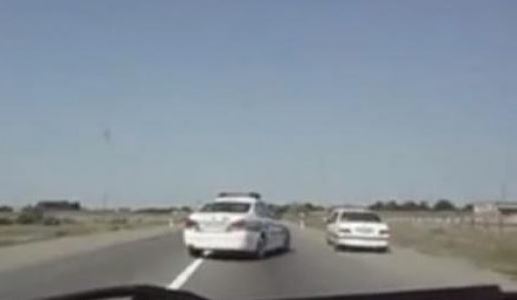 Yol polisi qəza şəraiti yaradıb - Video