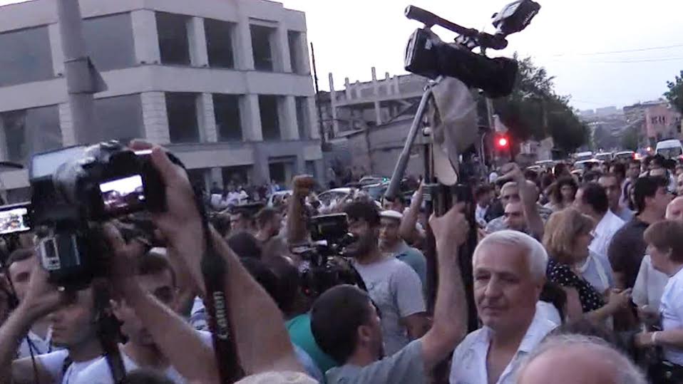 Yerevanda etiraz aksiyaları davam edir